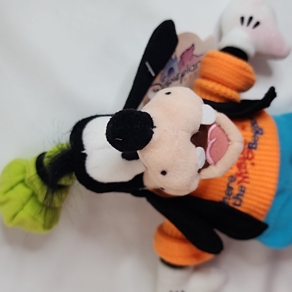 Vintage NWT Disney Where the Magic Begins Goofy Plush Beanie - Picture 3 of 10